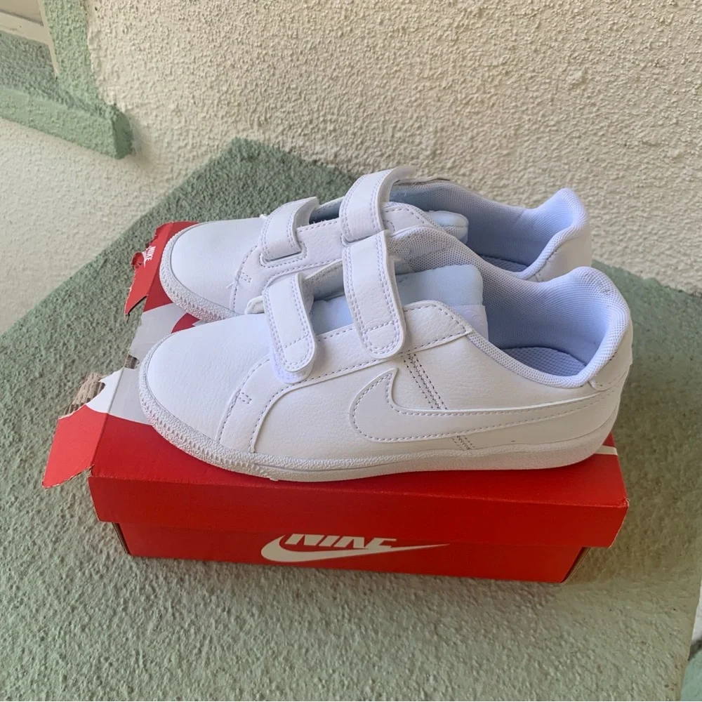 Nike court royale